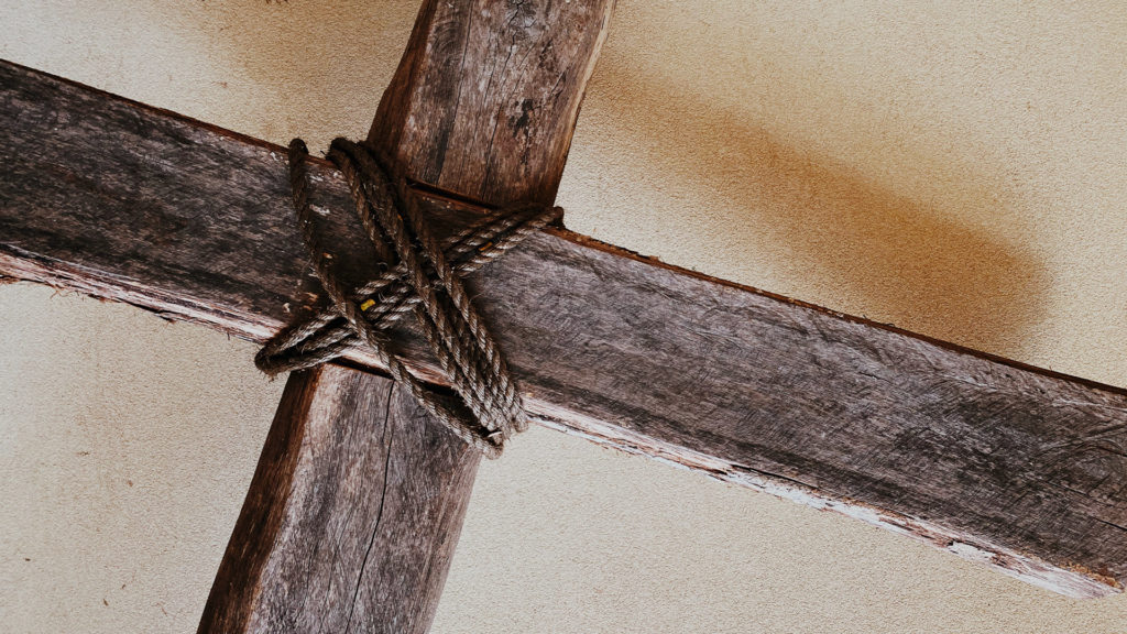 Wooden-Rugged-Cross