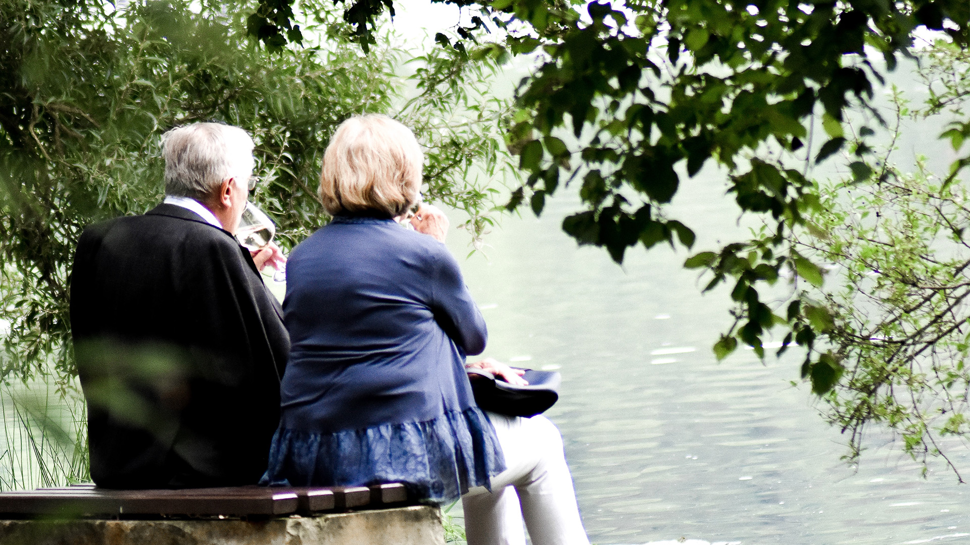 older-couple-at-lake